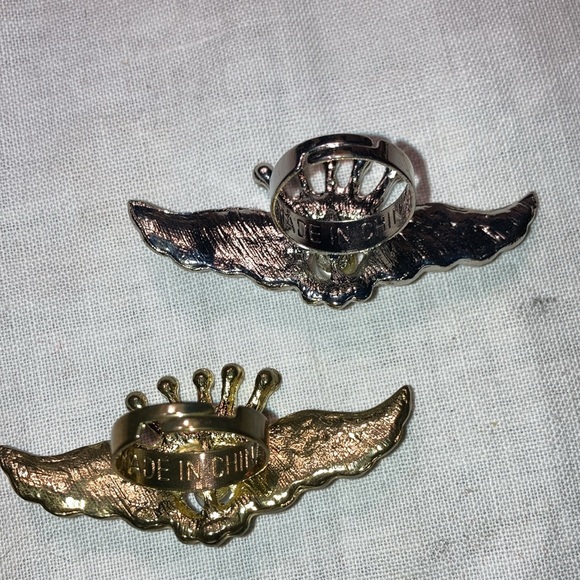 Pair crowned angel wing rings, adjustable sz., 1 st, 1 gt.    $20 - Picture 5 of 7
